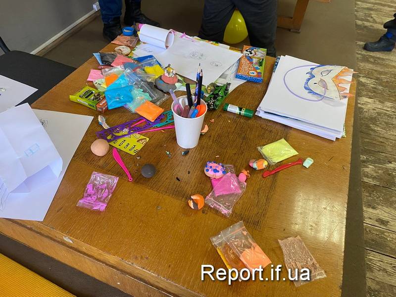 Франківський драмтеатр запрошує дітей переселенців на арт-терапію під назвою «Час творчості» ФОТО