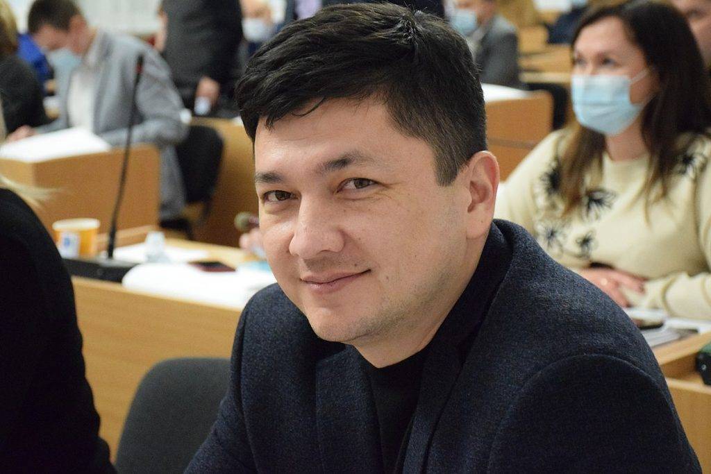 Як голова Миколаївської ОДА Віталій Кім підкоряє українок та українців ВІДЕО
