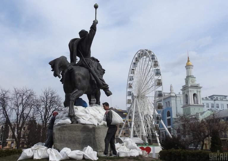 У МЗС розповіли, скільки посольств відновили роботу у Києві