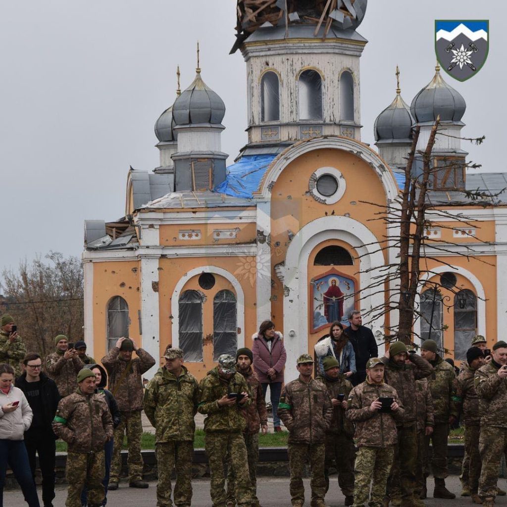 На Житомирщині на звільненій від окупантів території прикарпатські едельвейси дали концерт ФОТО