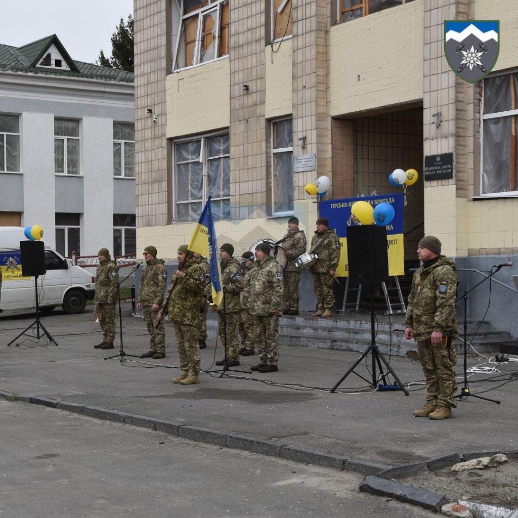 На Житомирщині на звільненій від окупантів території прикарпатські едельвейси дали концерт ФОТО