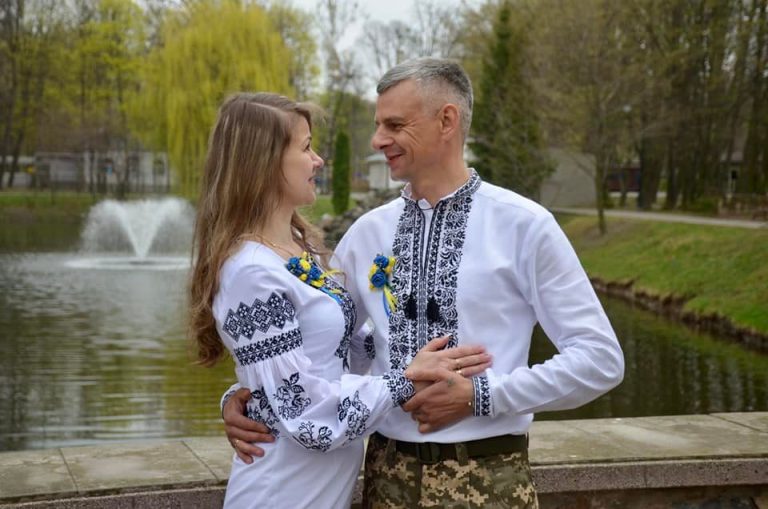 Під звуки сирен: у Івано-Франківську військовий одружився зі своєю коханою ФОТО