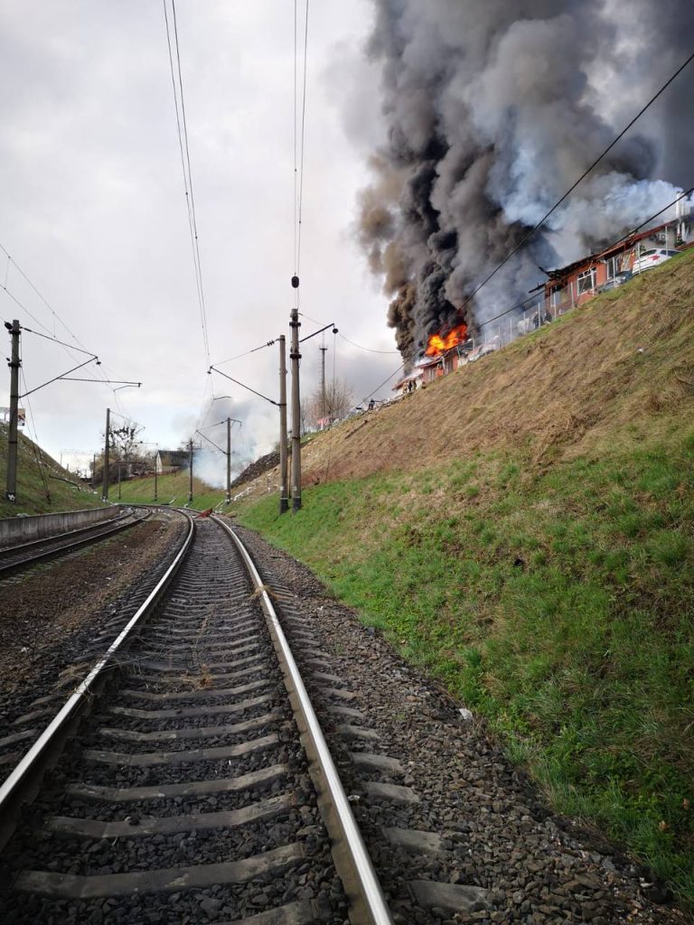 У Львові кілька ракет влучили поруч із залізничними об’єктами