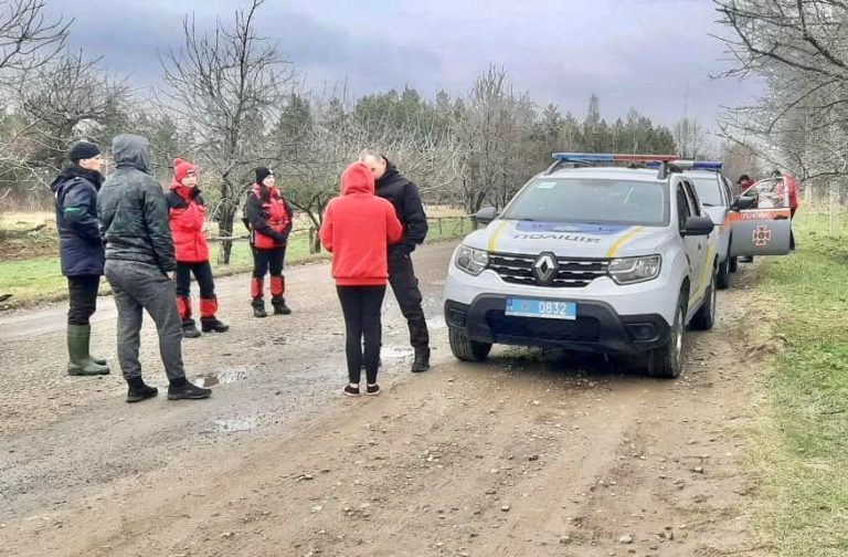 На Івано-Франківщині поліцейські встановлюють місцеперебування літньої жінки ФОТО