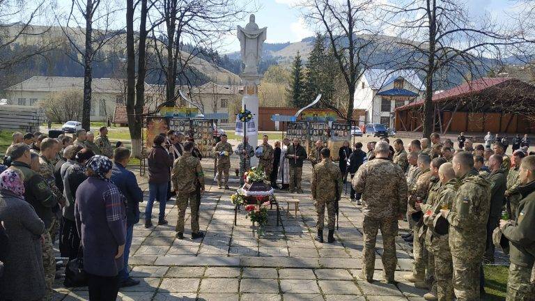 На Верховинщині попрощалися з загиблим на війні Андрієм Дідківським ФОТО