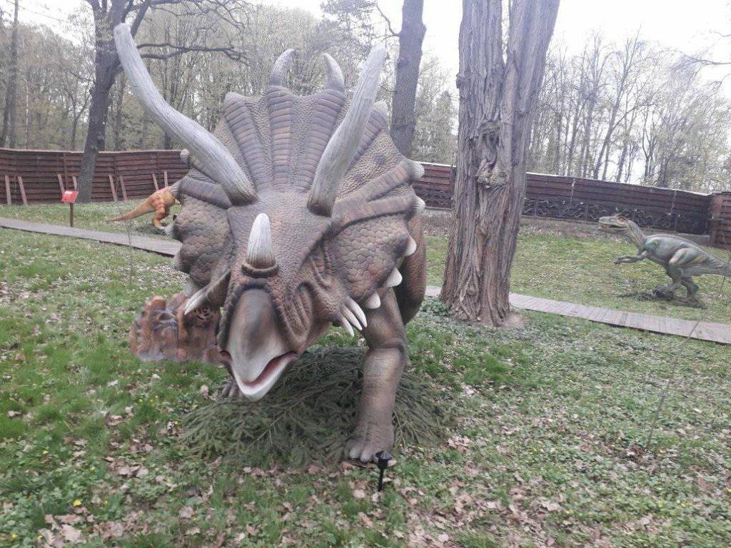 У Івано-Франківську відкрили "парк динозаврів" ВІДЕО