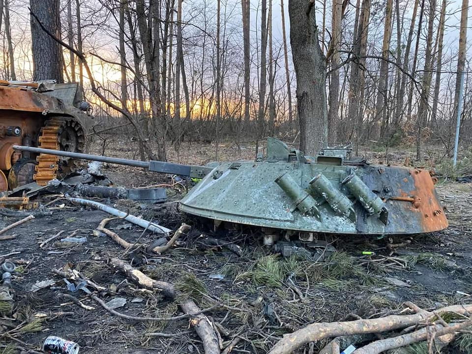 На Донбасі за добу знищили 11 російських танків, 28 одиниць броньованої техніки та 14 автомобілів ФОТО, ВІДЕО