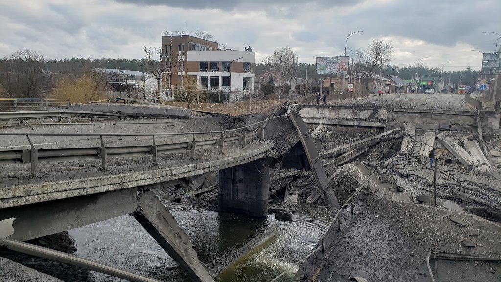 Будівельники з Коломиї відправляються на відновлення зруйнованих українських міст