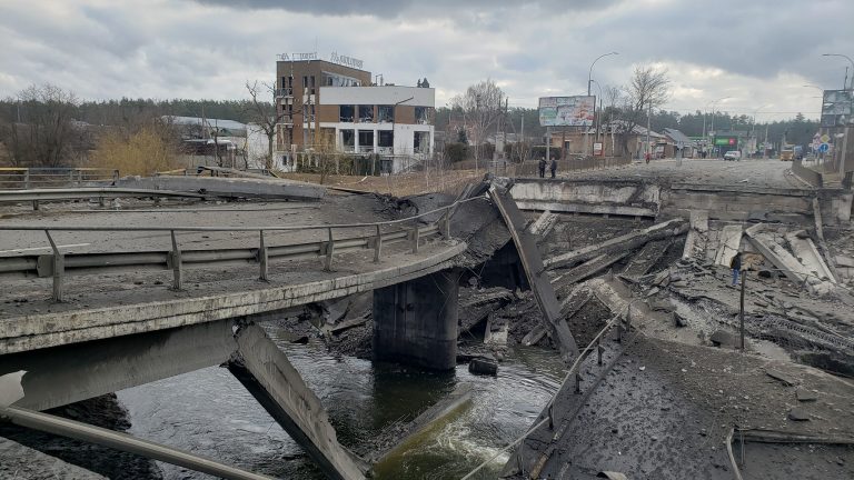 Будівельники з Коломиї відправляються на відновлення зруйнованих українських міст