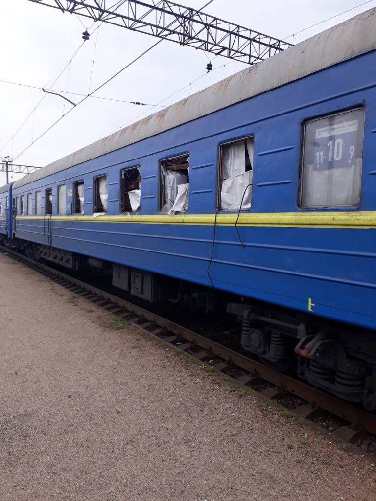 Російські окупанти обстрілюють залізничні станції в центральній та західній Україні