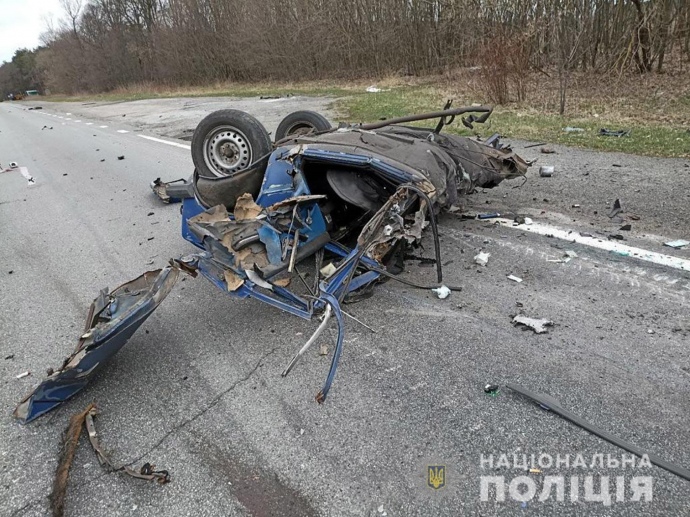 На Чернігівщині легковик підірвався на протитанковій міні: водій загинув ФОТО