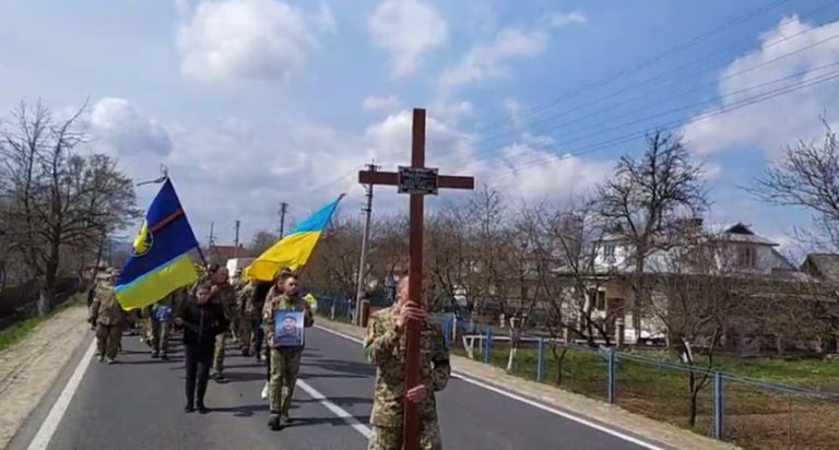 Сьогодні на Коломийщині провели в останню путь полеглого героя-розвідника Ігоря Вишеньку