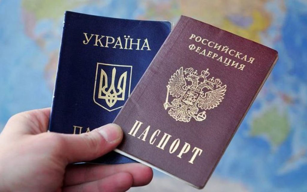 РФ масово видає паспорти примусово вивезеним українцям