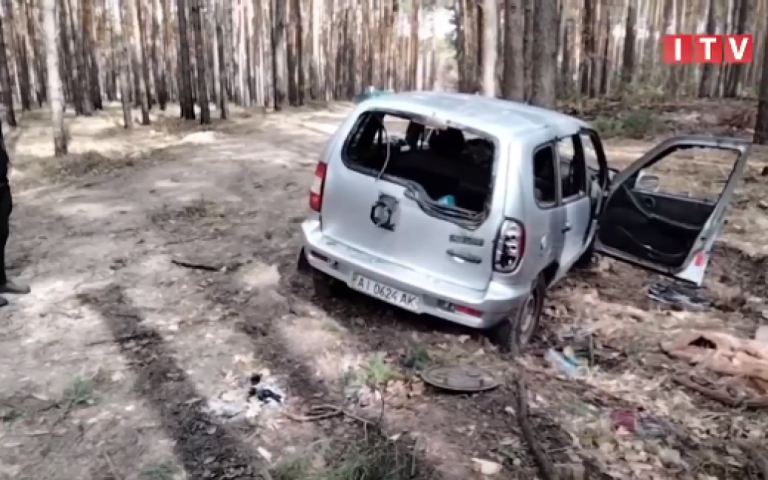 На виїзді з Гостомеля знайшли автомобіль з розстріляною родиною ВІДЕО