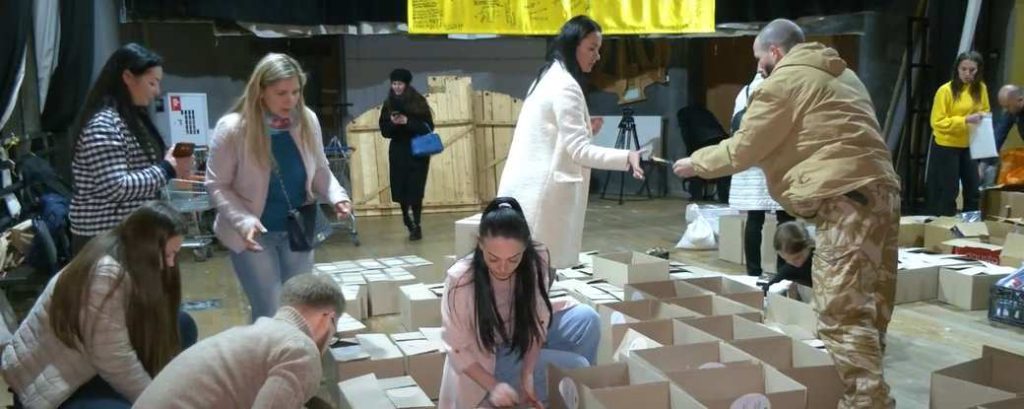 Франківські ресторатори відправили великодні пакунки у "гарячі точки" України ФОТО, ВІДЕО