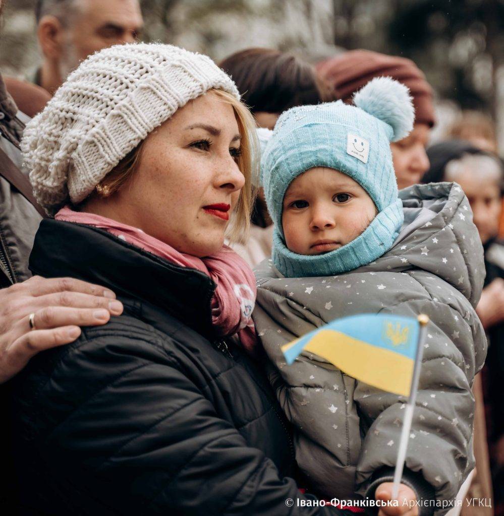 У Франківську на площі Ринок єпископи УГКЦ та ПЦУ спільно освятили великодні кошики ФОТО