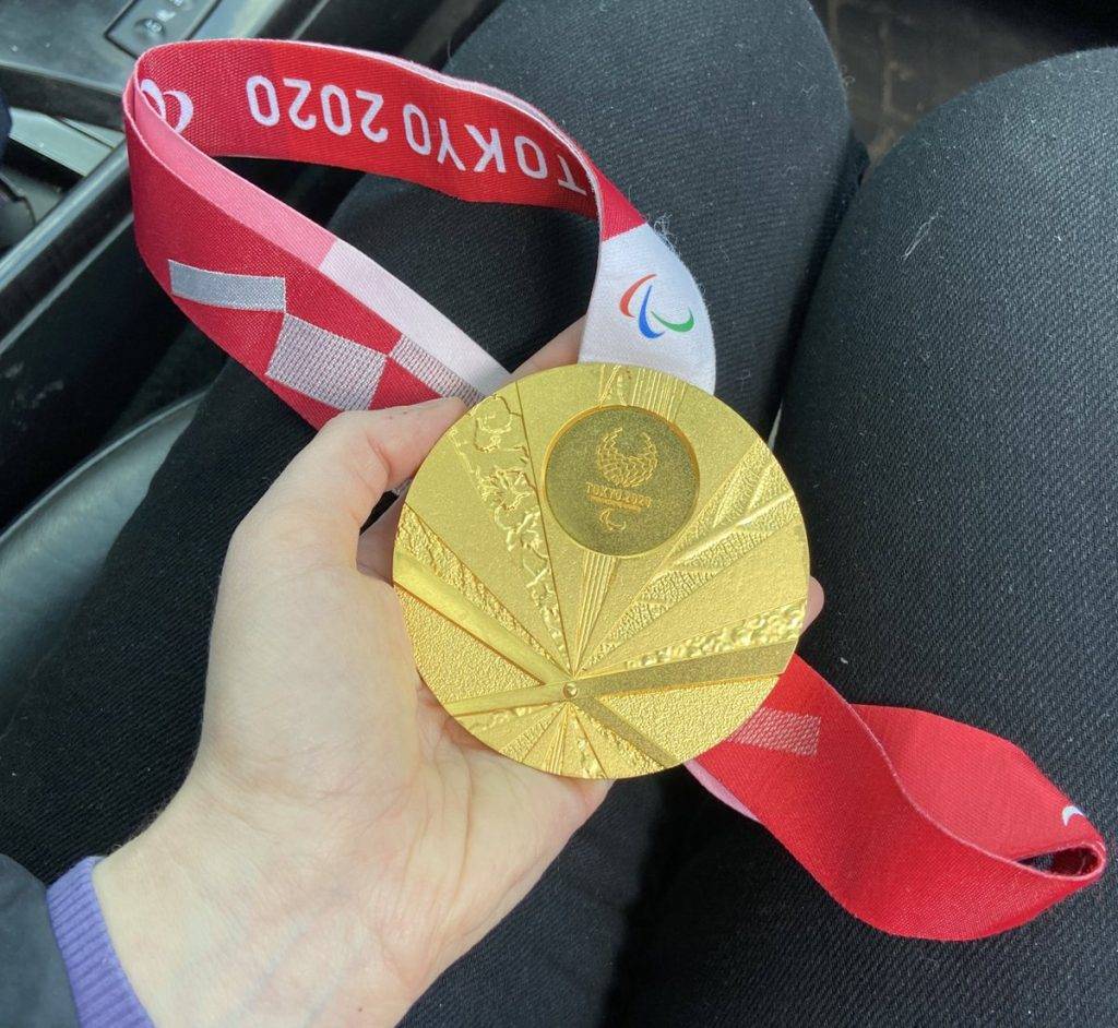 Український параолімпієць продав свою щасливу медаль, а коши віддав на ЗСУ