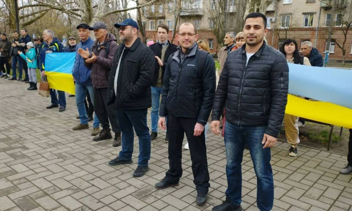 У Херсоні люди знову вийшли на мітинг, окупанти не встигли розігнати