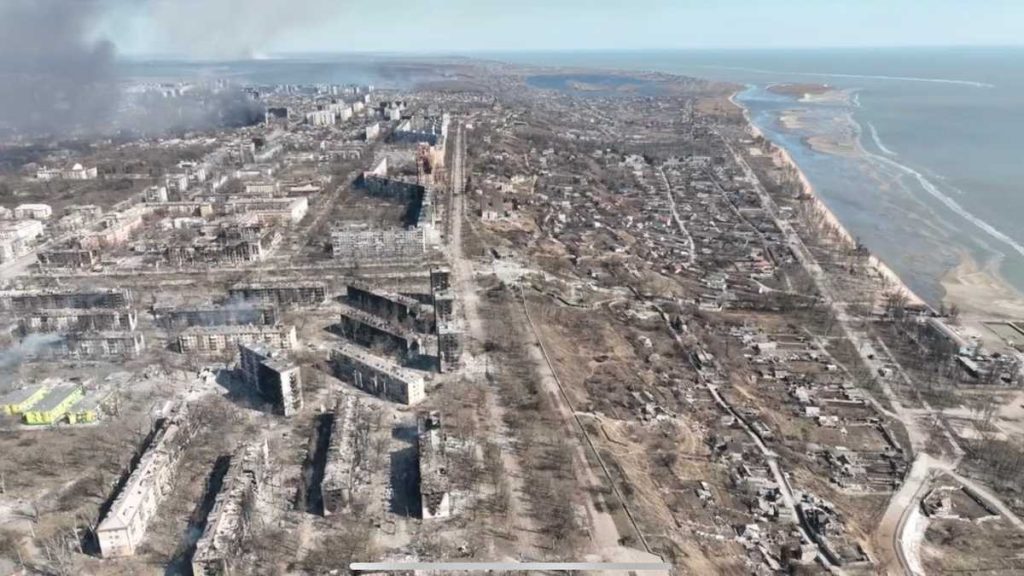 На околиці Маріуполя орки влаштували пункт збору трупів: моторошне фото