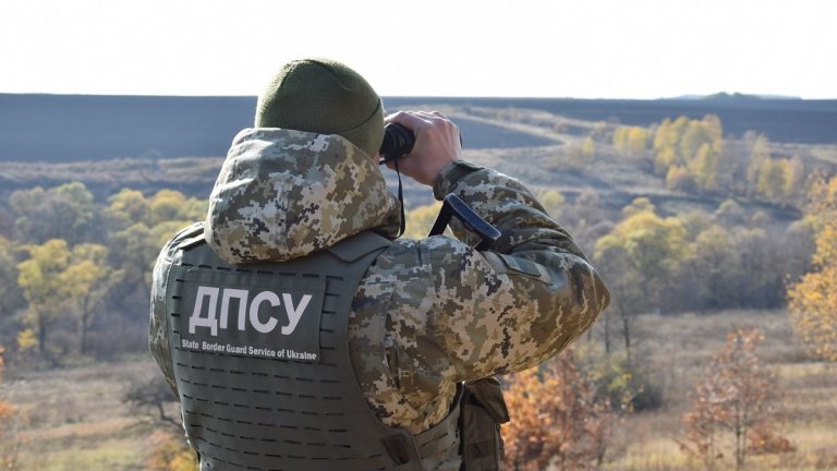 Український прикордонник підірвав себе з радіостанцією, аби не здати позицію ворогові