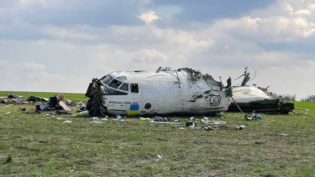 Виконував технічний рейс: у мережі показали фото з місця падіння Ан-26 на Запоріжжі