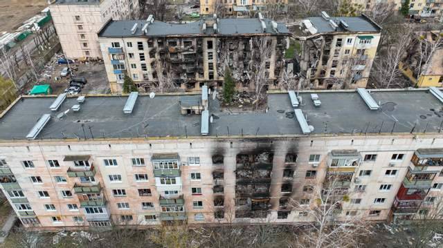 фоторепортаж з Київщини,Братські могили та зруйновані будинки,війна в україні