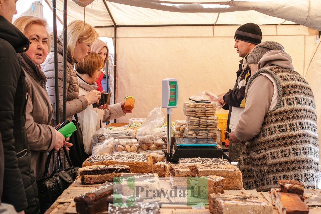 відкрився Великодній ярмарок,великодній ярмарок у Франківську,великодній ярмарок біля Ратуші