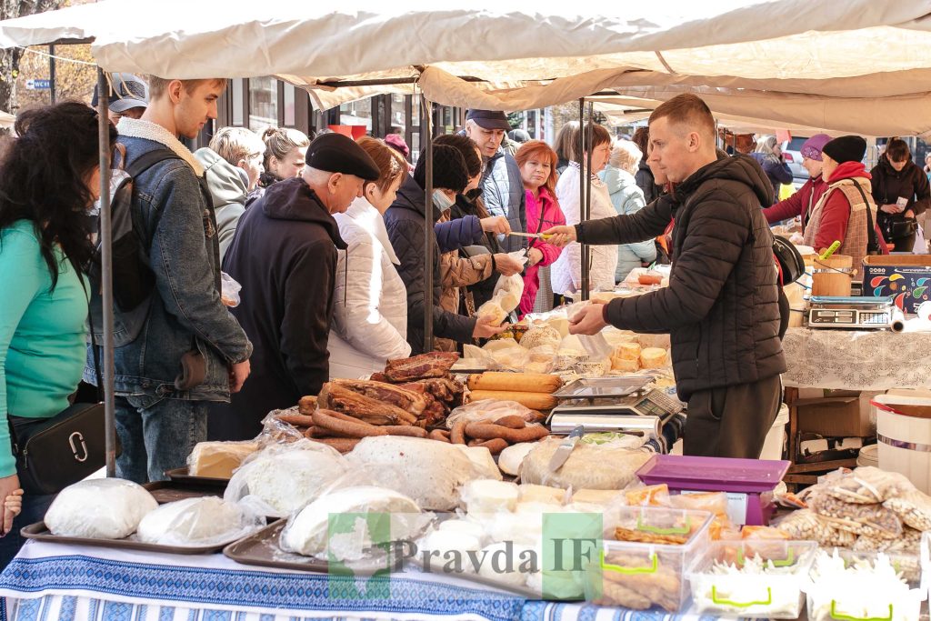 відкрився Великодній ярмарок,великодній ярмарок у Франківську,великодній ярмарок біля Ратуші