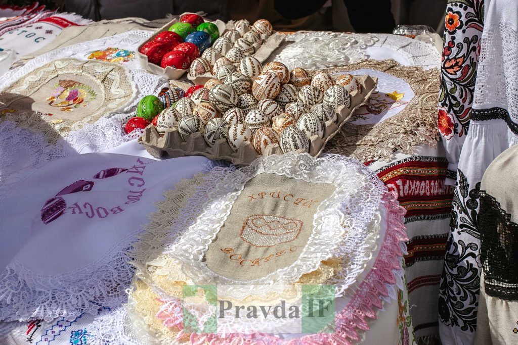 відкрився Великодній ярмарок,великодній ярмарок у Франківську,великодній ярмарок біля Ратуші