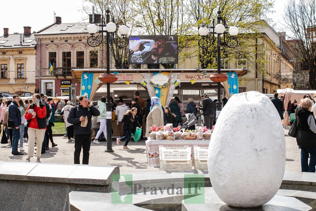 відкрився Великодній ярмарок,великодній ярмарок у Франківську,великодній ярмарок біля Ратуші
