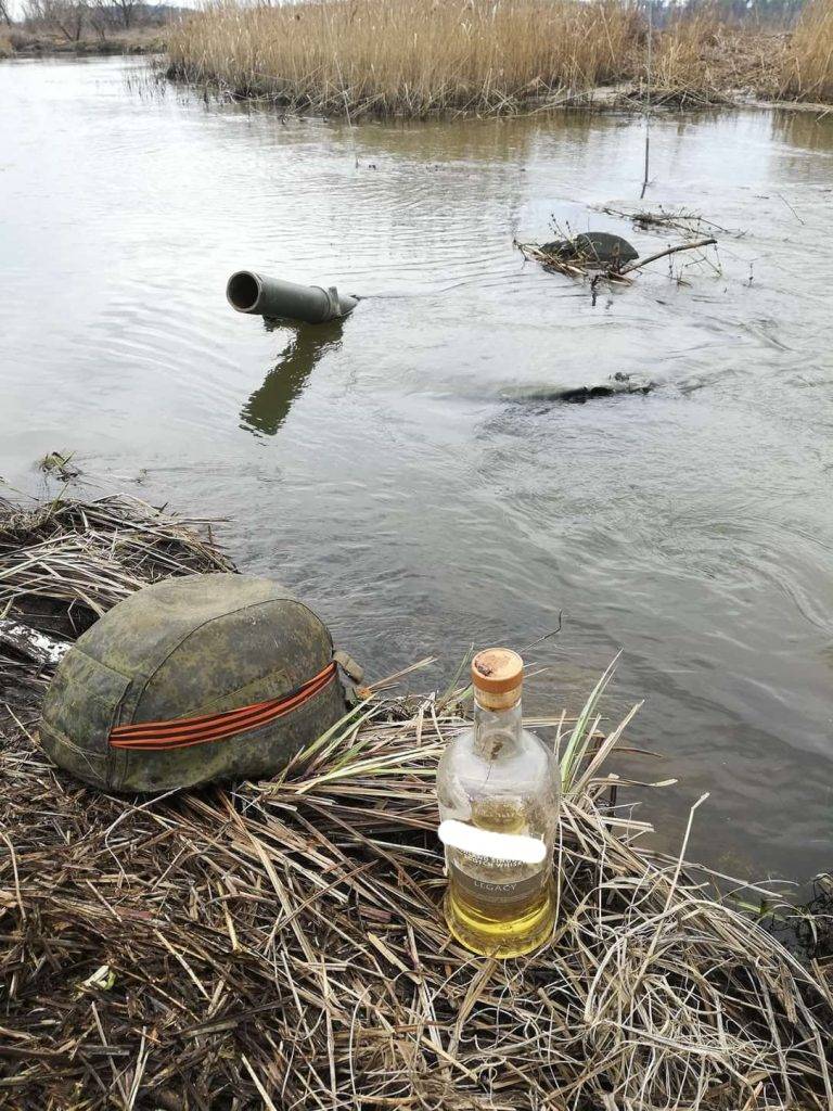 Російська БМД-3 благополучно потонула в українській водоймі ФОТО