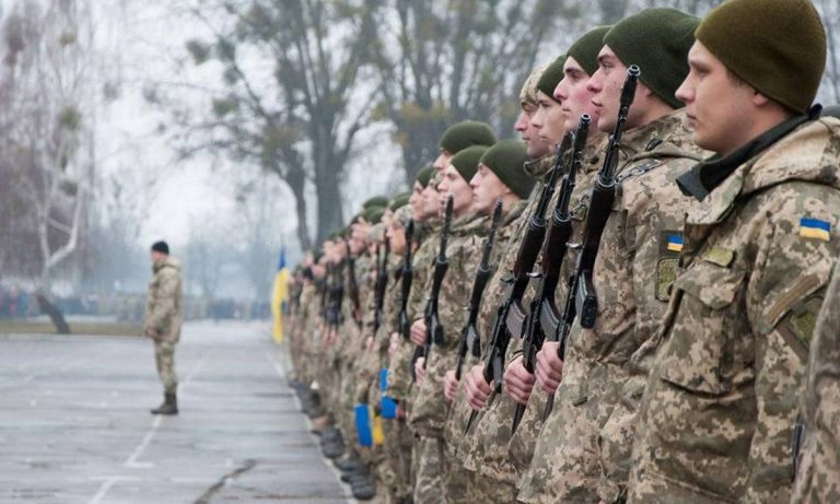 До відома франківчан: Хто і де має право вручати військові повістки