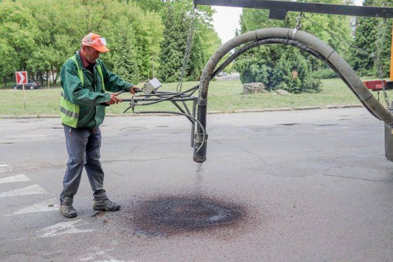 У Калуші розпочався ямковий ремонт доріг