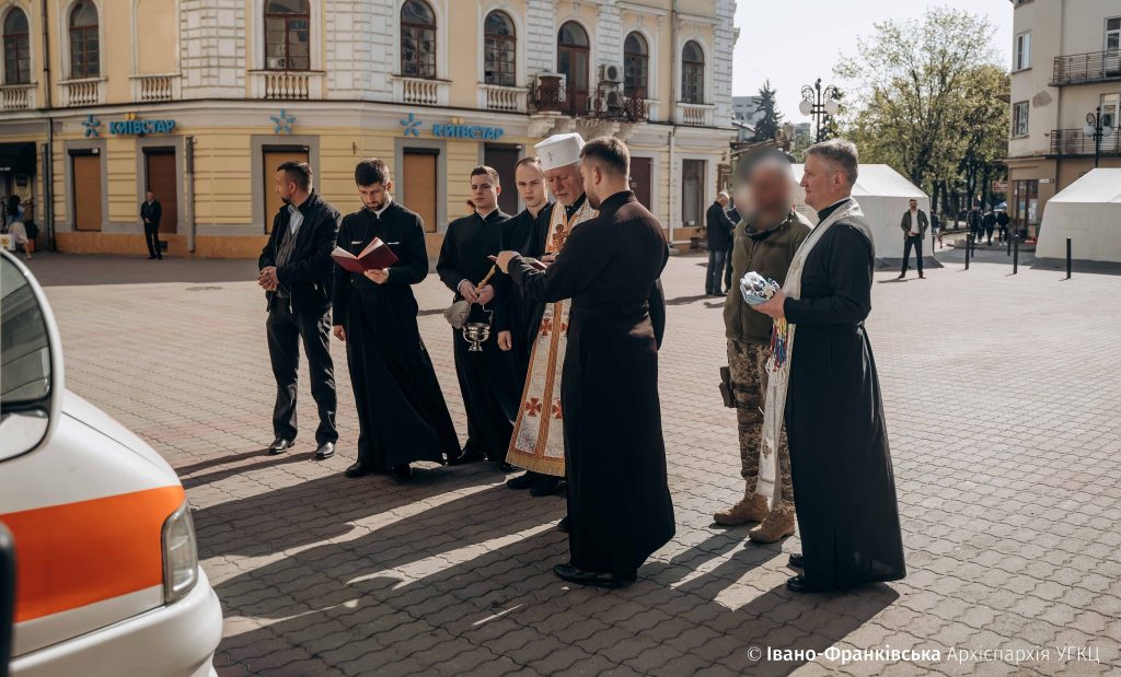 Івано-Франківська Архієпархія передала до Краматорська карету швидкої допомоги