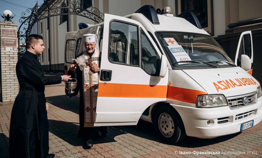 Івано-Франківська Архієпархія передала до Краматорська карету швидкої допомоги