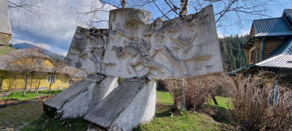На Франківщині стало менше на один радянський пам’ятник