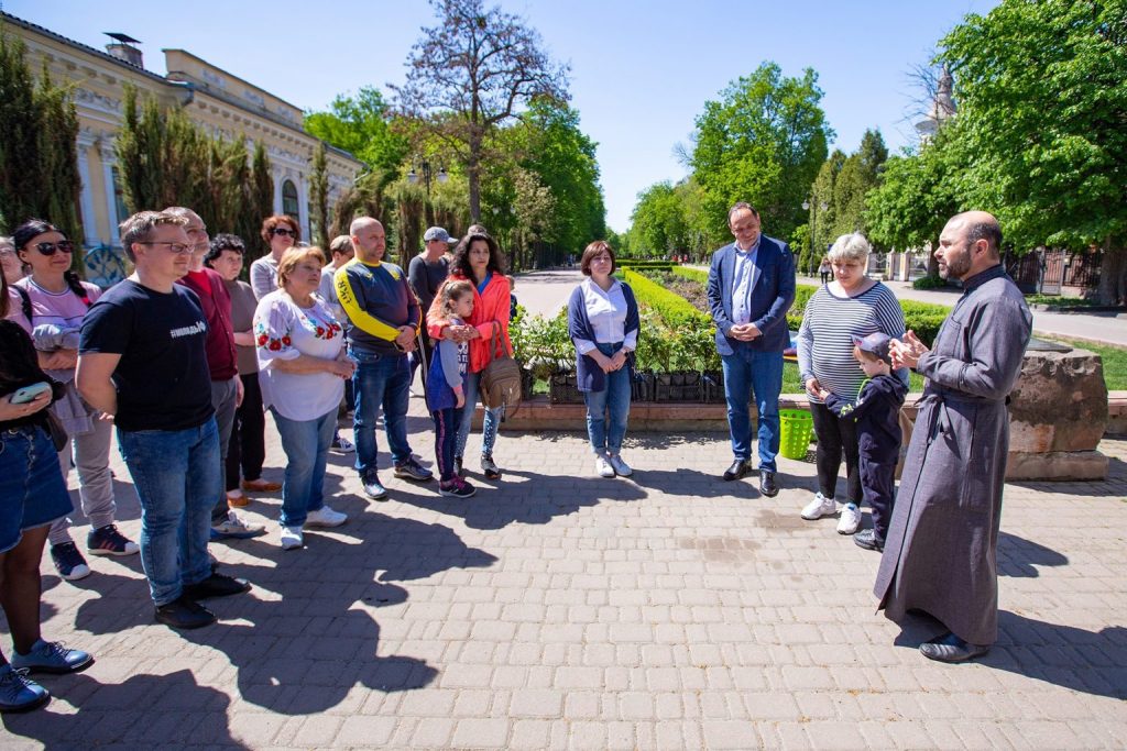 Традиційно до Дня матері у франківському парку висадили квіти,день матері,висадили квіти у франківську