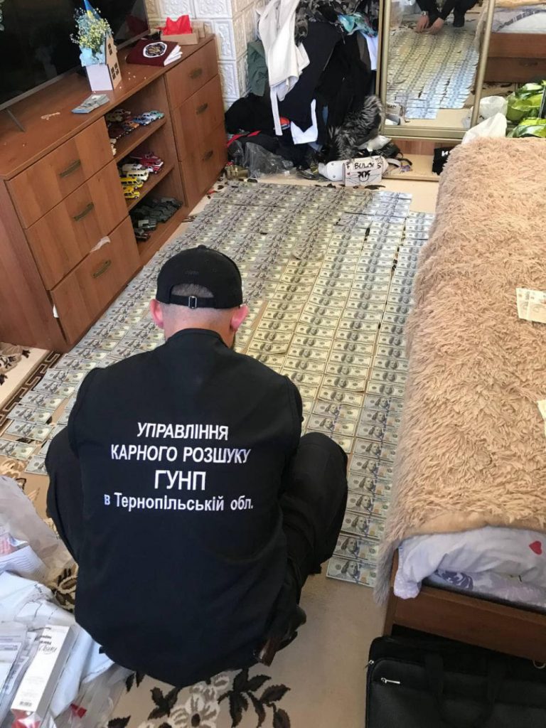 У Тернополі горе-благодійники привласнили кілька мільйонів, зібраних для ЗСУ