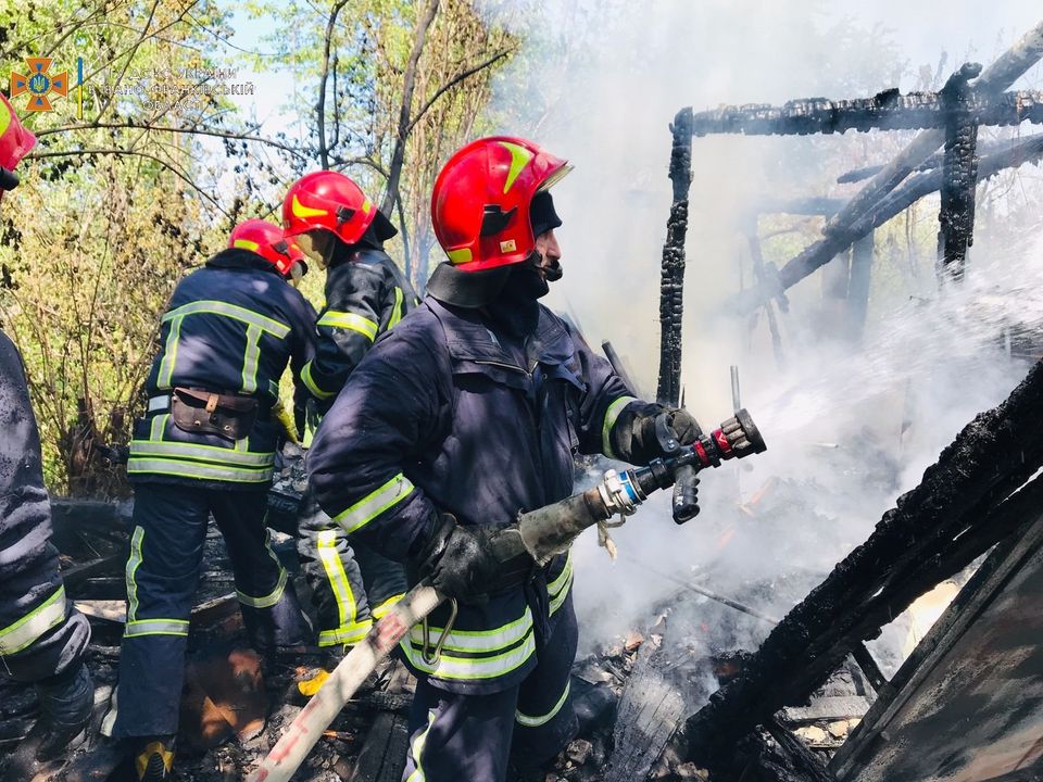 У Франківську на Івасюка вщент згорів дачний будинок