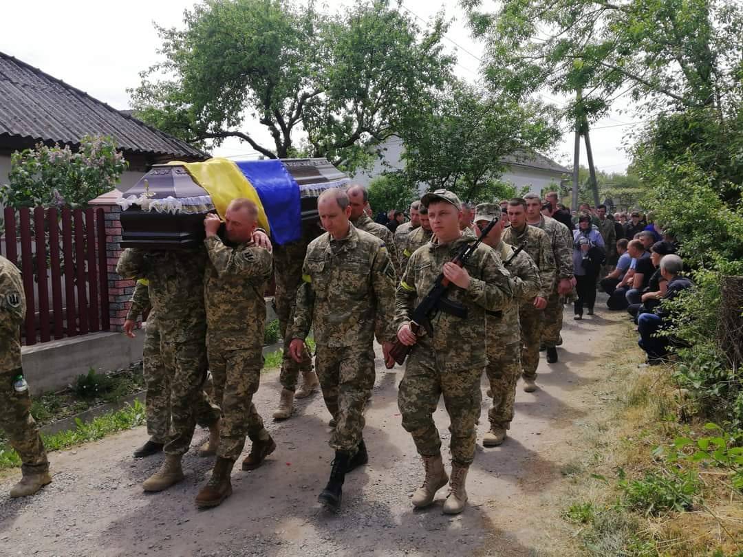 На Франківщині попрощалися з Героєм, який загинув на війні