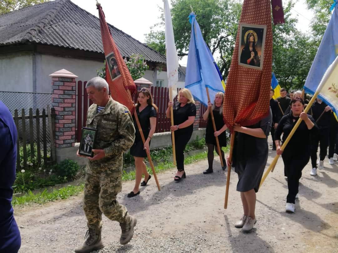 На Франківщині попрощалися з Героєм,який загинув на війні,прикарпатець загинув на війні