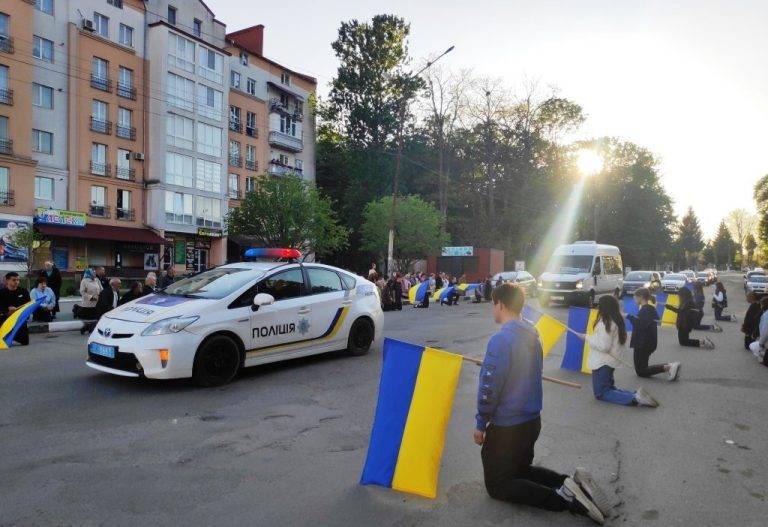 У Тлумачі попрощалися із загиблим на війні захисником Денисом Антіповим