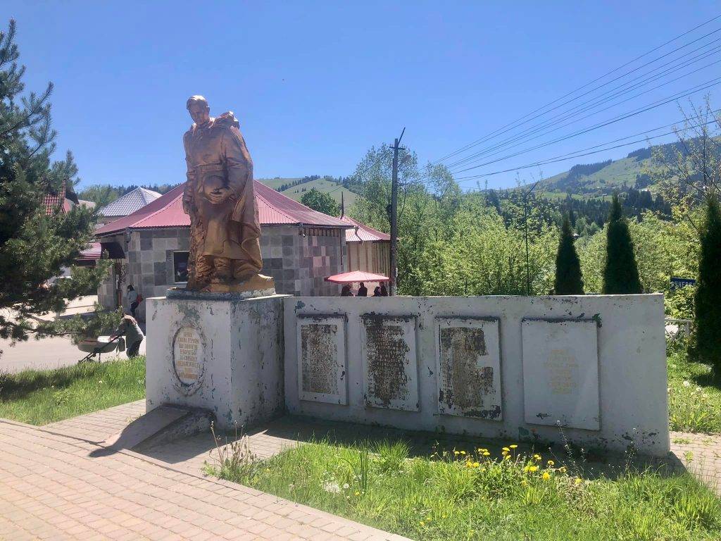 На Верховинщині позбудуться кількох радянських пам'ятників ФОТО