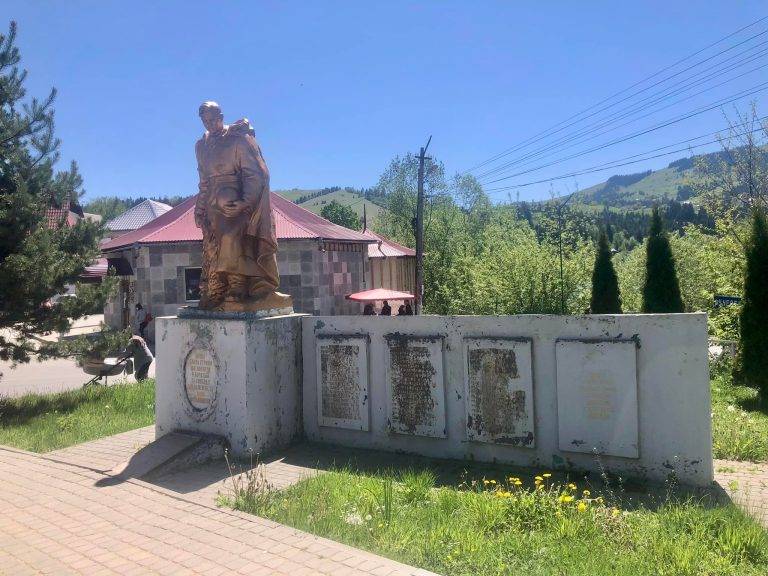 На Верховинщині позбудуться кількох радянських пам'ятників ФОТО