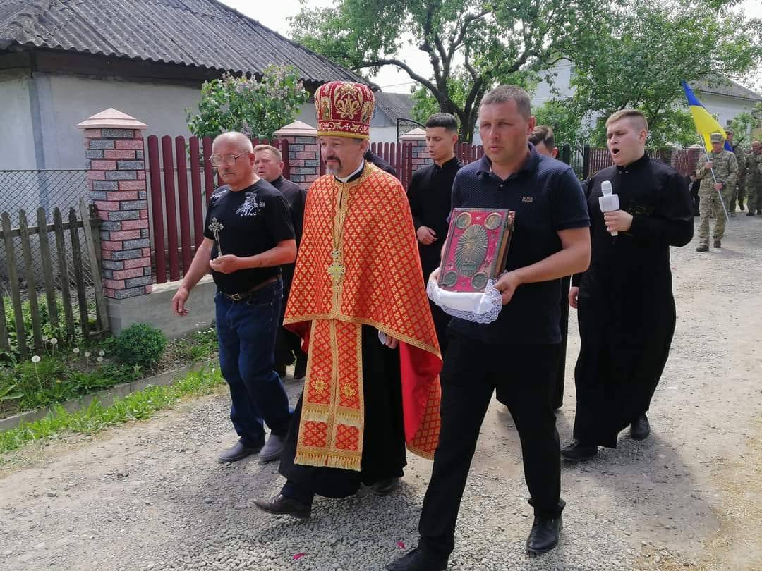 На Франківщині попрощалися з Героєм,який загинув на війні,прикарпатець загинув на війні