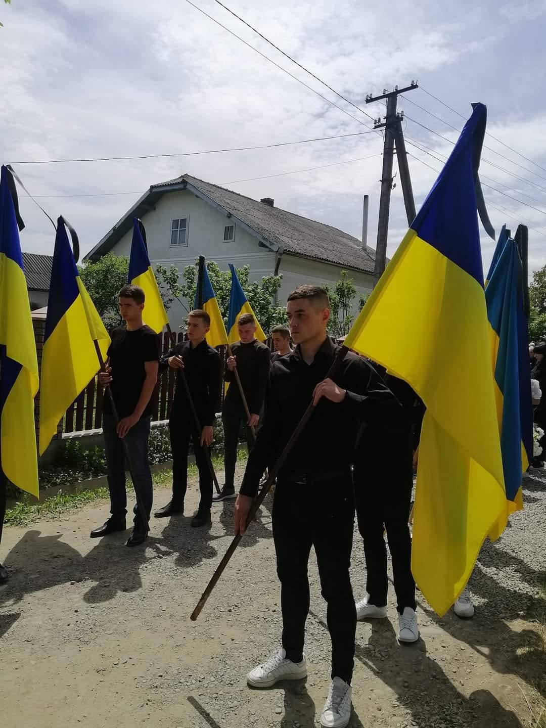 На Франківщині попрощалися з Героєм,який загинув на війні,прикарпатець загинув на війні