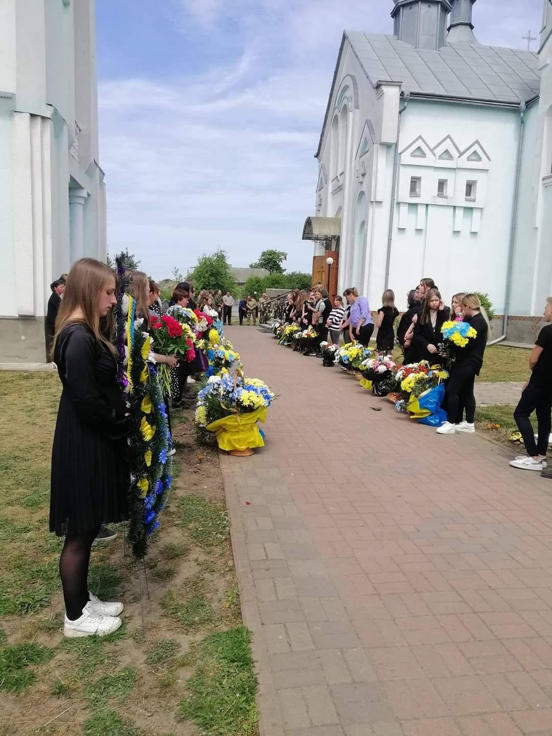 На Франківщині попрощалися з Героєм,який загинув на війні,прикарпатець загинув на війні
