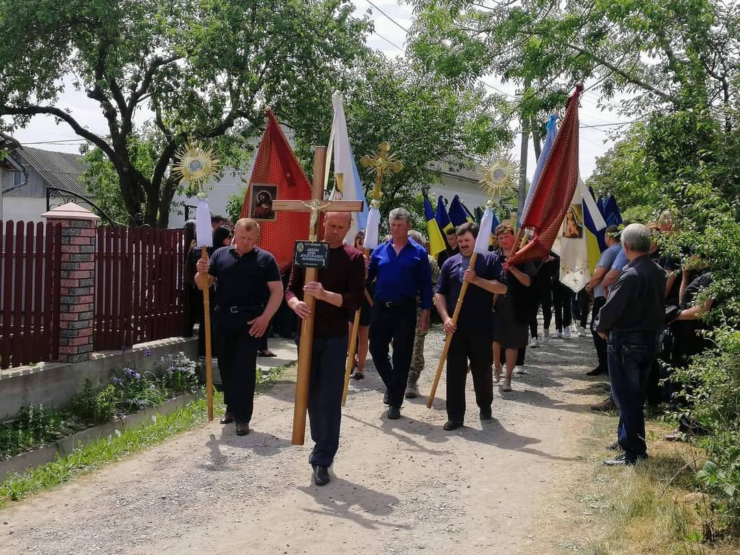 На Франківщині попрощалися з Героєм,який загинув на війні,прикарпатець загинув на війні
