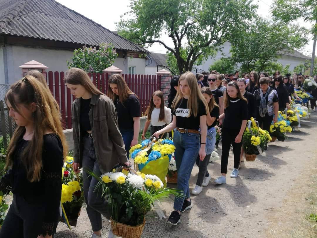 На Франківщині попрощалися з Героєм,який загинув на війні,прикарпатець загинув на війні