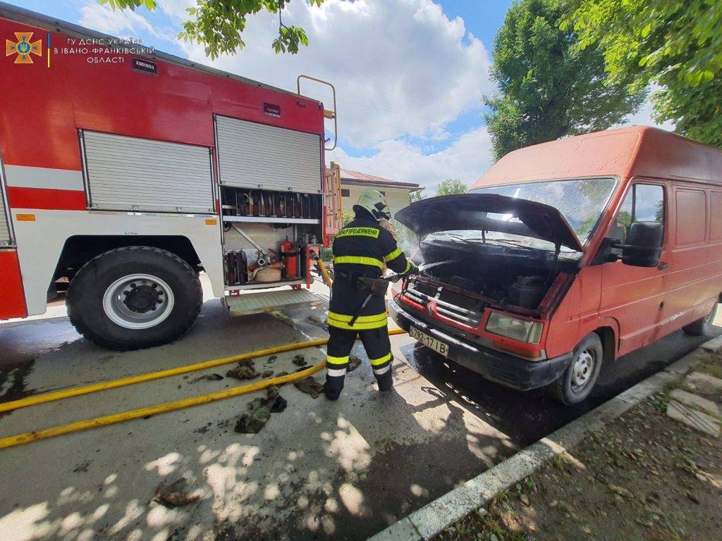 У Снятині загорівся автомобіль